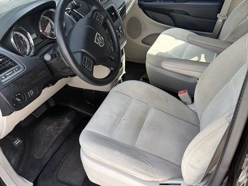 Used 2016 Dodge Grand Caravan SE w/ Quick Order Package 29E SE FWD image 4