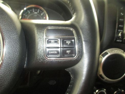 Used 2018 Jeep Wrangler Unlimited Sahara w/ Dual Top Group AWD/4WD image 27