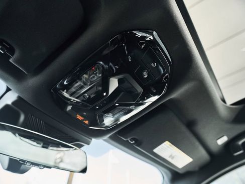 Used 2024 BMW 740i w/ Premium Package RWD image 48