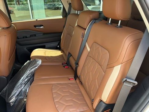 New 2026 Nissan Pathfinder Platinum AWD/4WD image 18