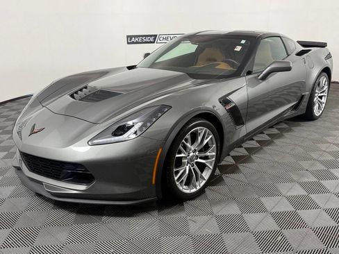 Used 2015 Chevrolet Corvette Z06 w/ 3LZ Preferred Equipment Group RWD image 2