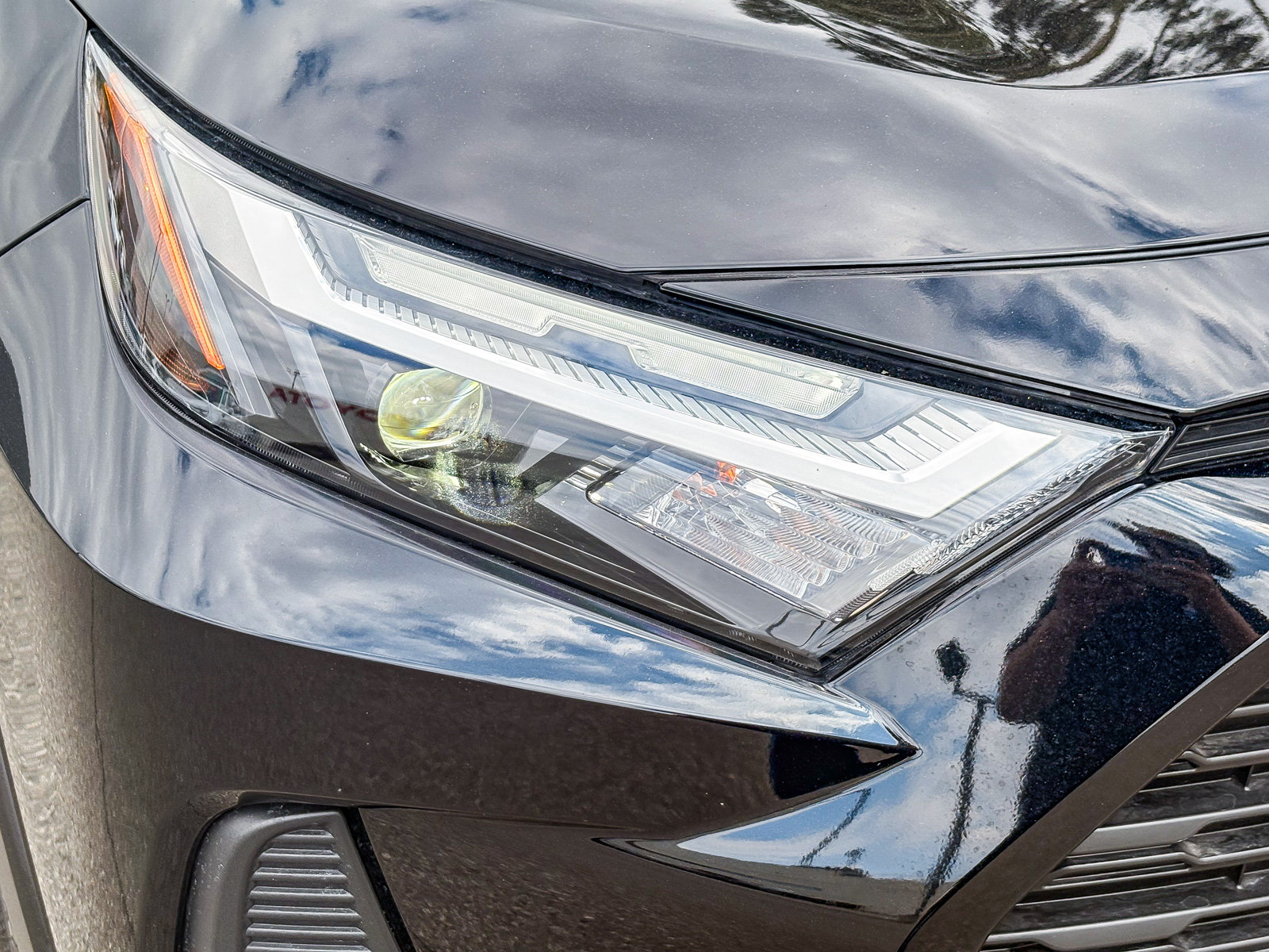 Certified 2025 Toyota RAV4 LE AWD/4WD image 4