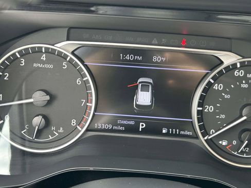 Used 2025 Nissan Pathfinder SV FWD image 23