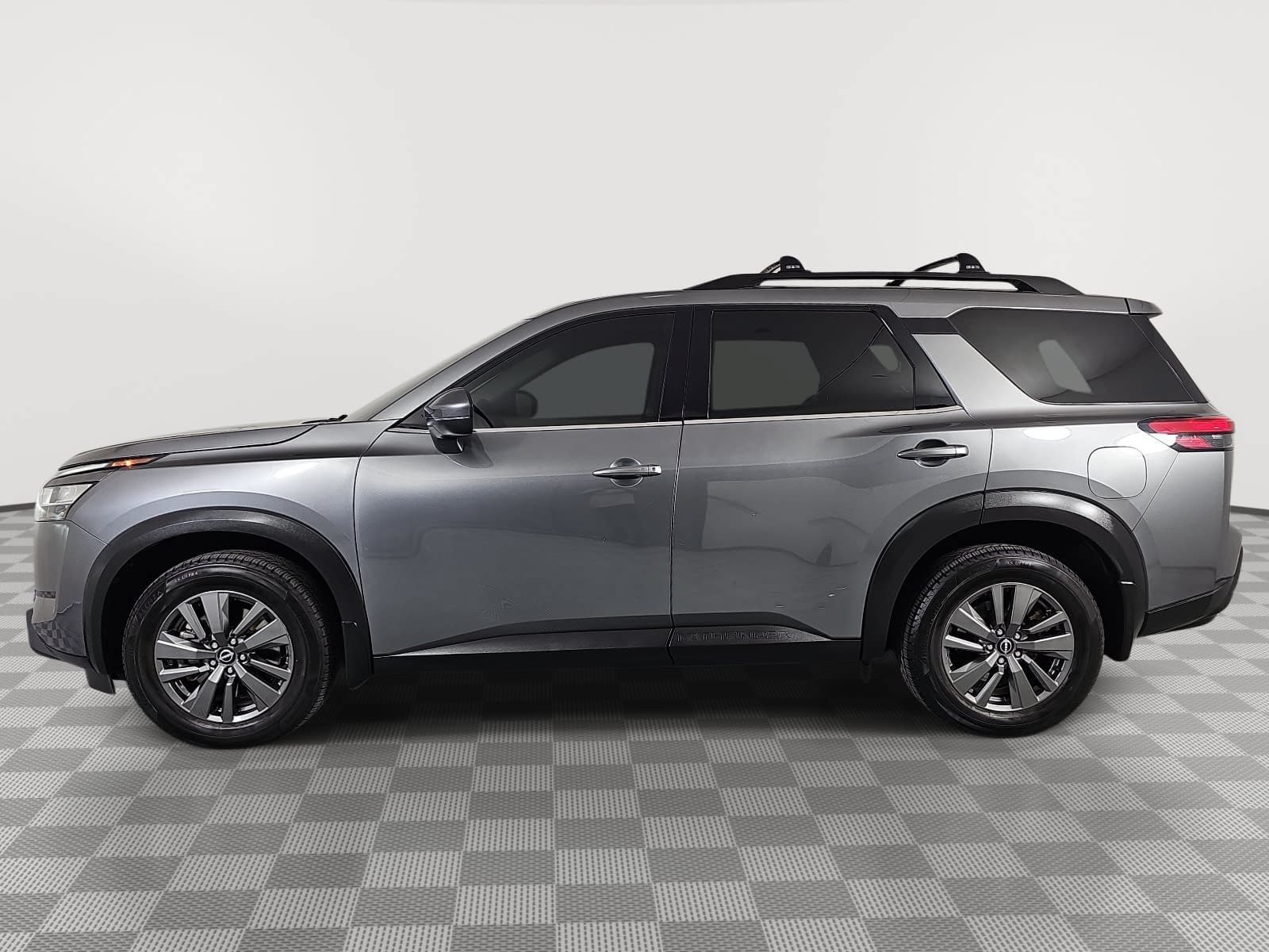 Used 2022 Nissan Pathfinder SV w/ SV Black Package AWD/4WD image 5