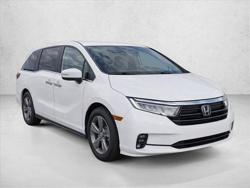 Used 2024 Honda Odyssey EX image 3