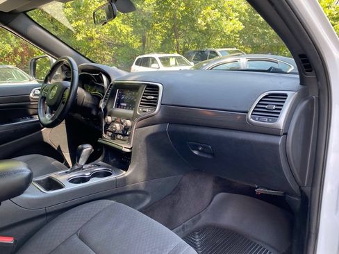 Used 2018 Jeep Grand Cherokee Laredo AWD/4WD image 32
