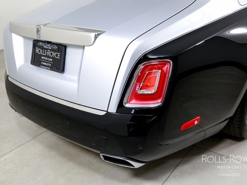 Used 2018 Rolls-Royce Phantom Sedan image 43