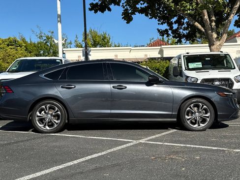 Used 2023 Honda Accord EX image 3