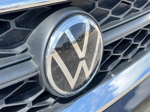 Used 2024 Volkswagen Taos SE AWD/4WD image 4