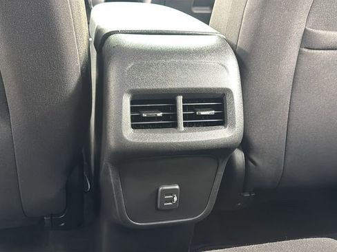 Used 2023 Chevrolet Equinox LT image 36