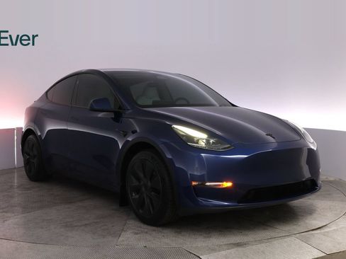 Used 2024 Tesla Model Y Long Range AWD/4WD image 13