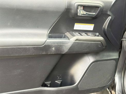 Used 2019 Toyota Tacoma TRD Off-Road image 23