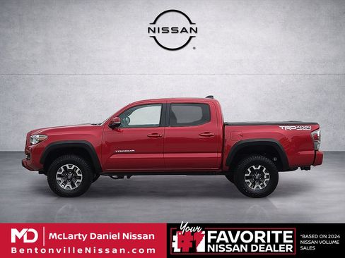 Used 2021 Toyota Tacoma TRD Off-Road w/ Technology Package AWD/4WD image 3