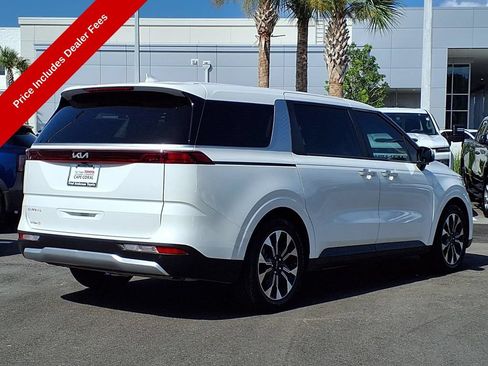 Used 2024 Kia Carnival EX FWD image 7