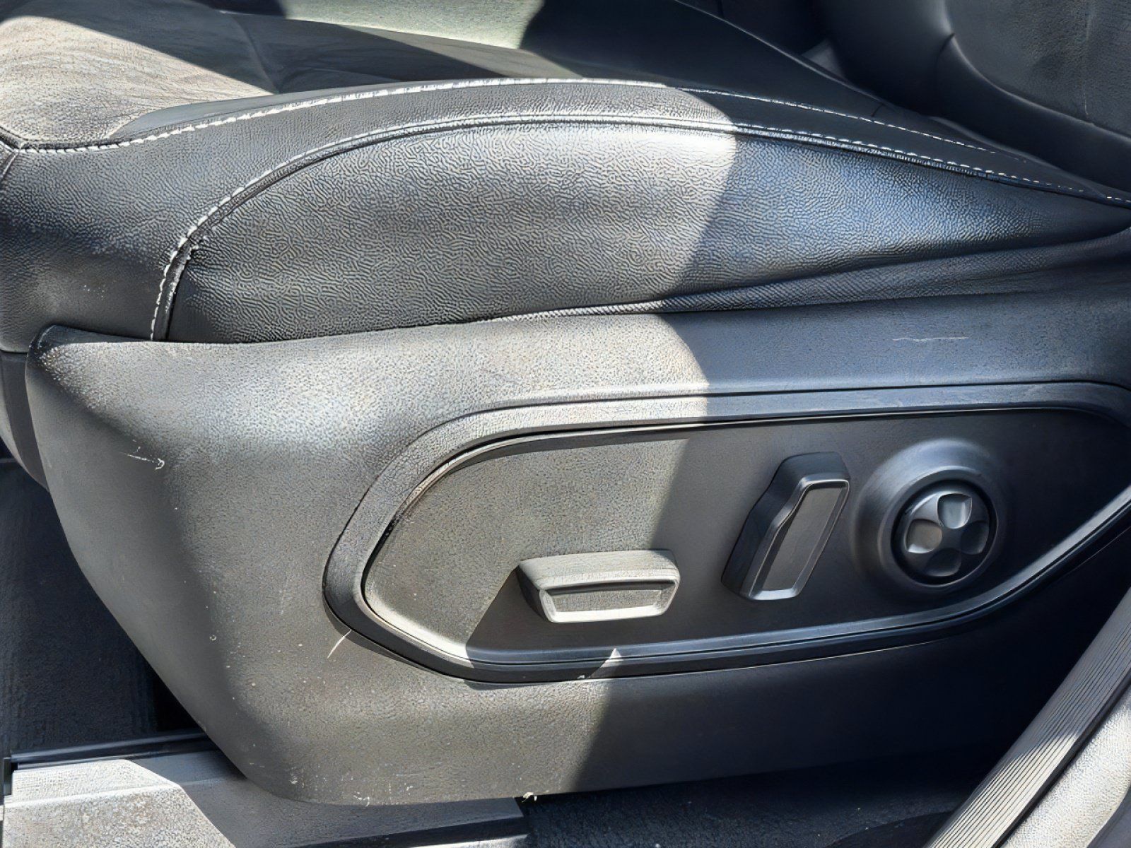 Used 2023 Jeep Grand Cherokee L Laredo AWD/4WD image 27