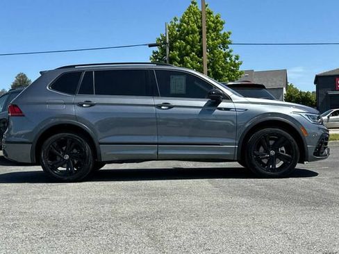Used 2023 Volkswagen Tiguan SE R-Line AWD/4WD image 3