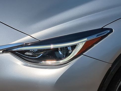 Used 2018 INFINITI QX30 image 14