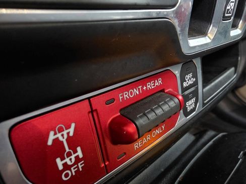 Used 2020 Jeep Gladiator Rubicon AWD/4WD image 17