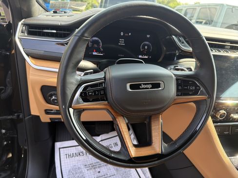 Used 2025 Jeep Grand Cherokee L Summit AWD/4WD image 23