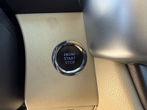 Used 2017 Toyota Highlander XLE FWD image 23