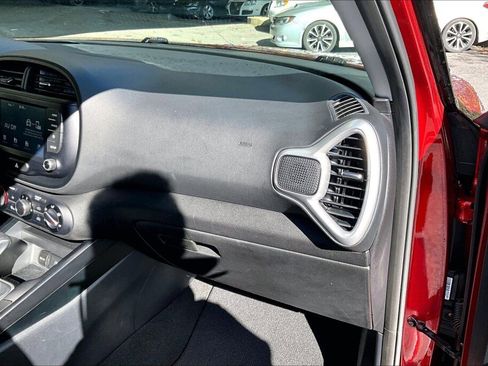 Used 2020 Kia Soul LX FWD image 11