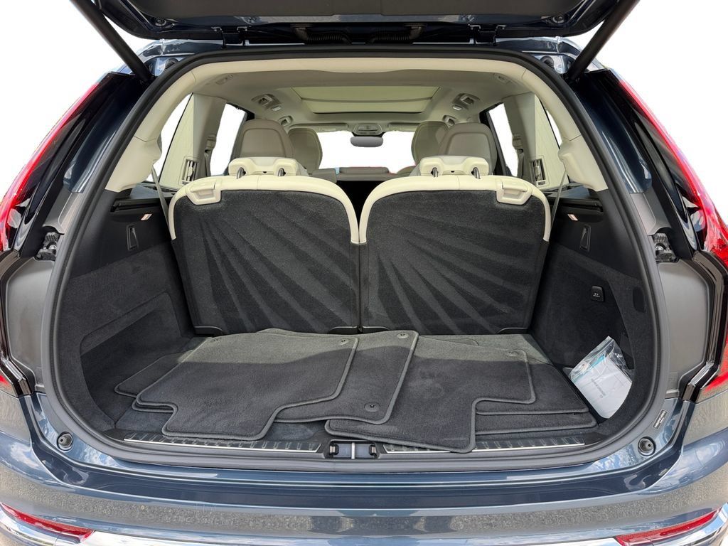Certified 2026 Volvo XC90 B6 Ultra AWD/4WD image 11