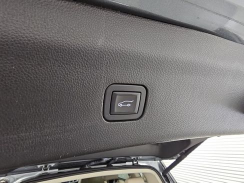 Used 2019 Buick Enclave Essence FWD image 33