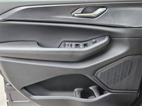 New 2025 Jeep Grand Cherokee Altitude image 25