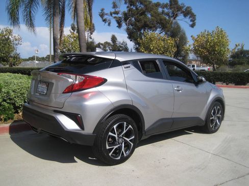 Used 2018 Toyota C-HR XLE FWD image 10