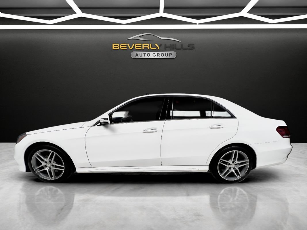 Used 2016 Mercedes-Benz E 400 4MATIC Sedan image 2