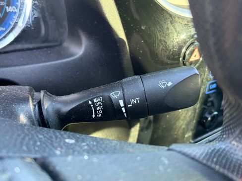 Used 2018 Toyota Corolla LE w/ Carpet Mat Package (TMS) FWD image 13