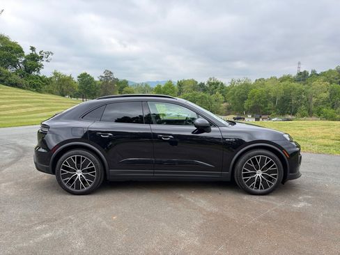 New 2026 Porsche Macan 4 Electric AWD/4WD image 8