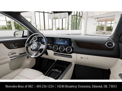 Used 2026 Mercedes-Benz GLA 250 4MATIC image 6