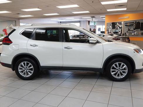 Used 2017 Nissan Rogue SV w/ SV Premium Package AWD/4WD image 10
