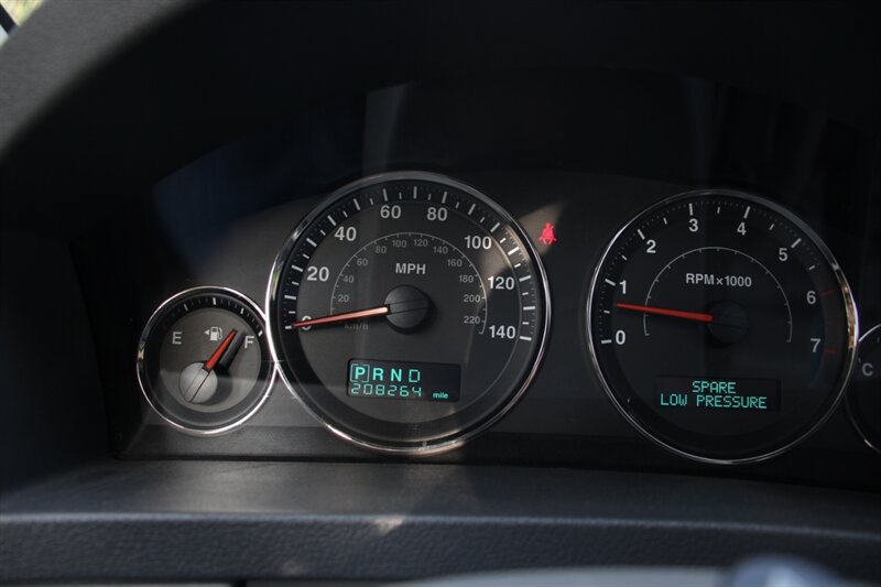 Used 2006 Jeep Grand Cherokee Limited AWD/4WD image 7