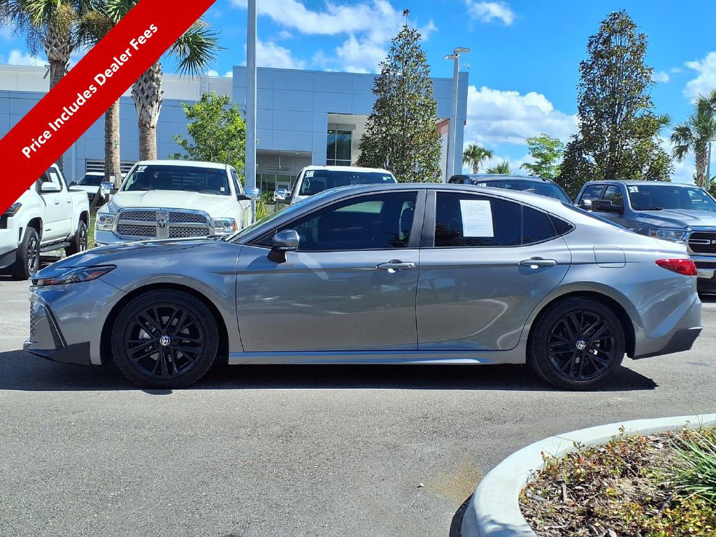 Used 2025 Toyota Camry SE w/ Convenience Package FWD image 5