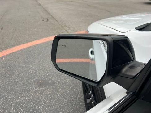 Used 2021 Chevrolet Traverse LT image 12