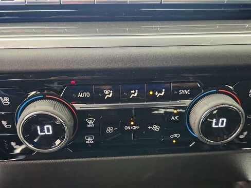 New 2026 Chevrolet Silverado 1500 High Country w/ High Country Premium Package AWD/4WD image 25
