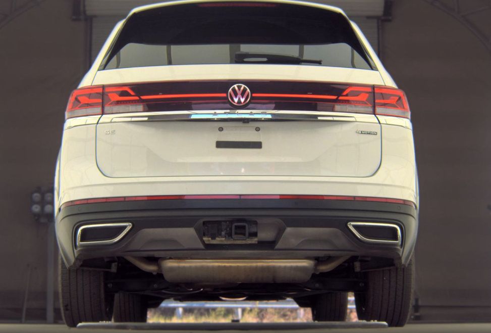 Used 2025 Volkswagen Atlas SE AWD/4WD image 4