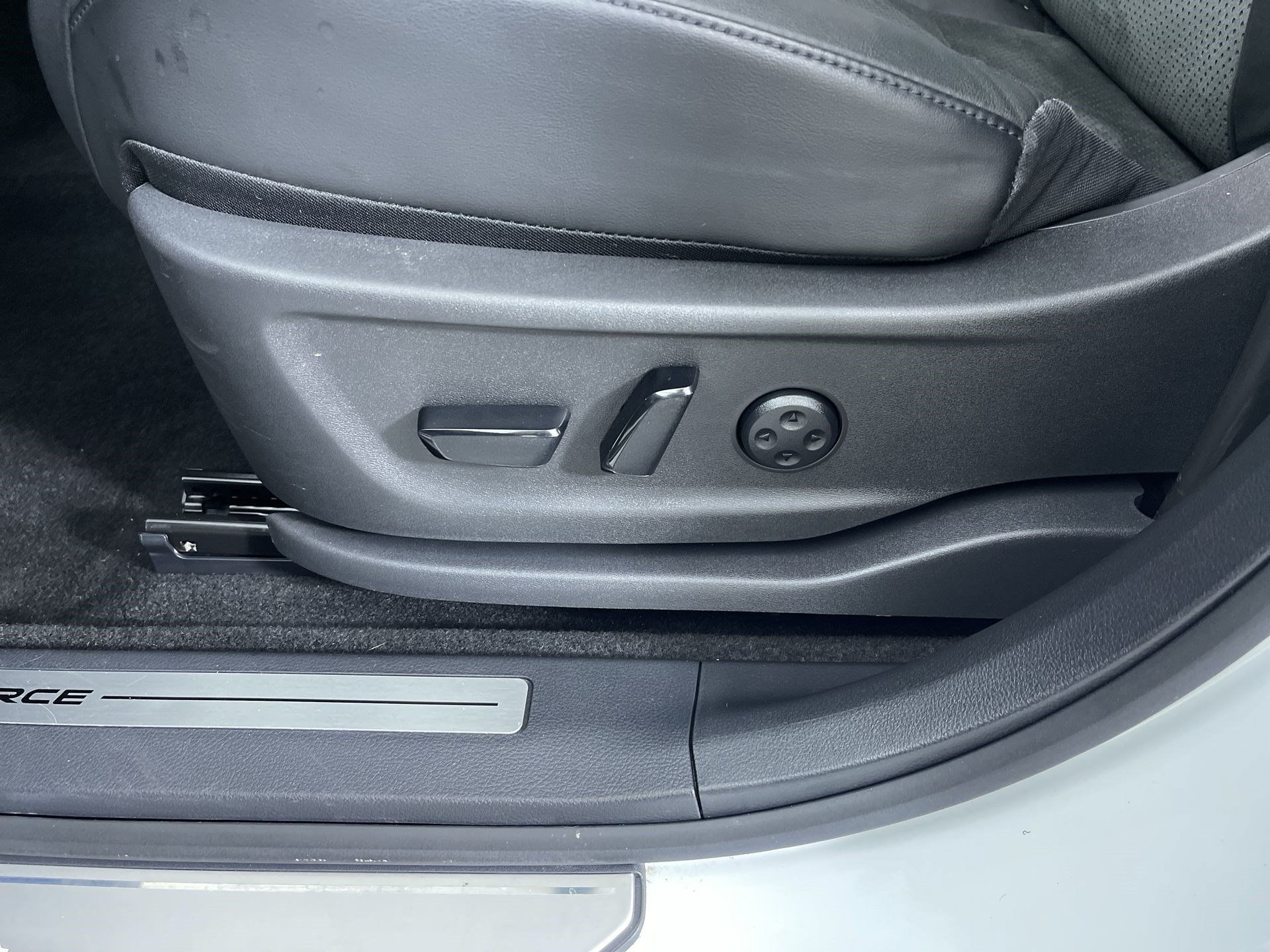 Certified 2024 Nissan Ariya AWD image 12