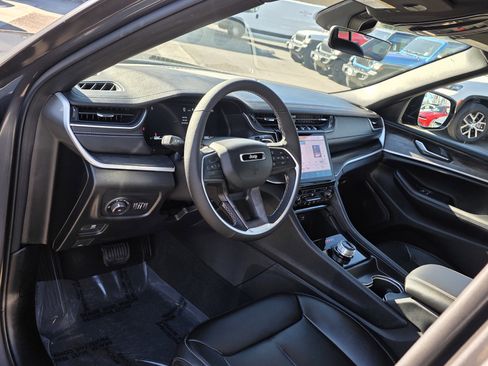 New 2025 Jeep Grand Cherokee Limited image 10