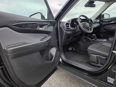 Used 2024 Chevrolet TrailBlazer LT AWD/4WD image 19