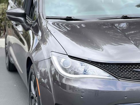 Used 2019 Chrysler Pacifica Limited w/ Advanced Safetytec Group FWD image 60
