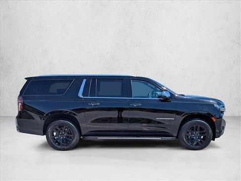 Used 2024 Chevrolet Suburban Premier AWD/4WD image 4