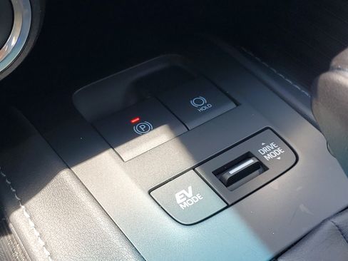 Certified 2024 Toyota Venza XLE AWD/4WD image 31