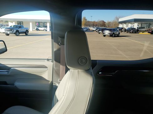 Used 2023 GMC Sierra 1500 SLT w/ SLT Premium Package image 12