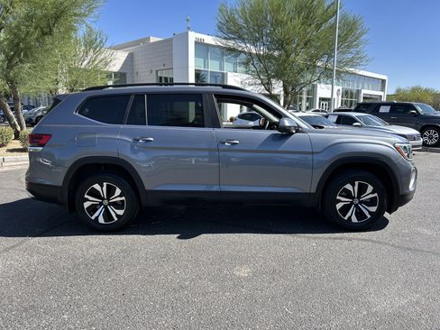 Used 2024 Volkswagen Atlas SE FWD image 5