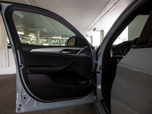 Certified 2025 BMW X4 xDrive30i image 13