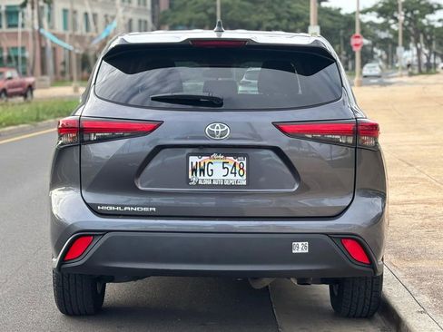 Used 2023 Toyota Highlander L FWD image 4