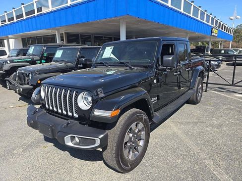 Used 2022 Jeep Gladiator Overland w/ Popular Equipment Package AWD/4WD image 1